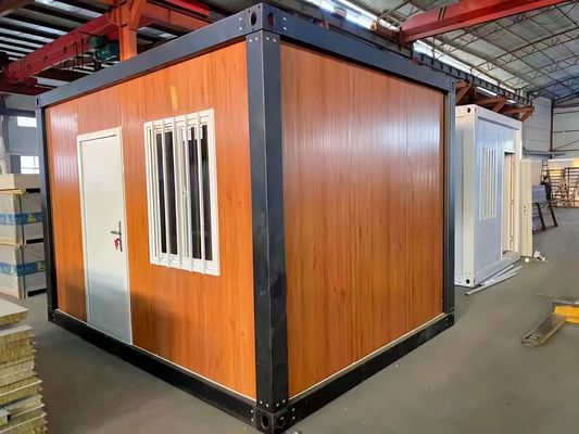 現代的なコンテナ室 便利なプリファブハウス 現代のデザイン