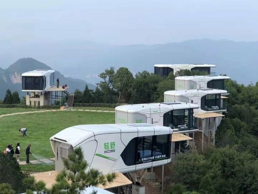 カスタマイズされたガラス 明るい屋外小屋 理想的なカップル ホテルで休暇